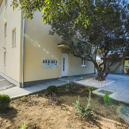 Sesar Apartment Banjol