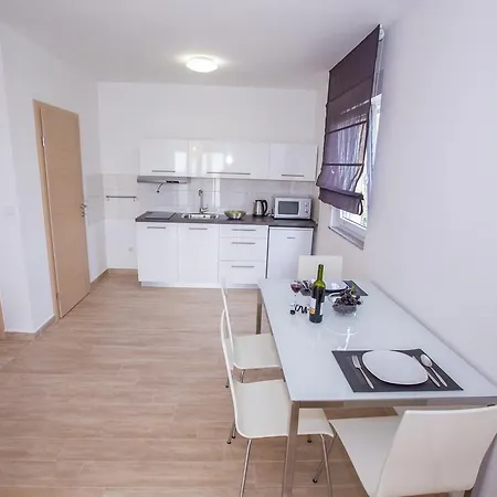 Apartament Sesar *